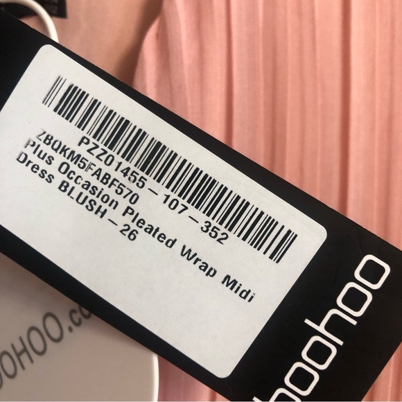 boohoo Pink Plush Occasion Pleaded Dress - Picture 4 of 10